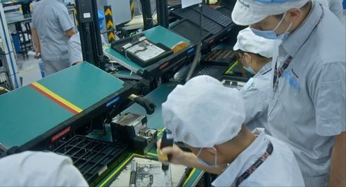 《工厂 音乐》 机构与个体的变奏，周浩导演谈镜头下的中国工厂与工人之歌